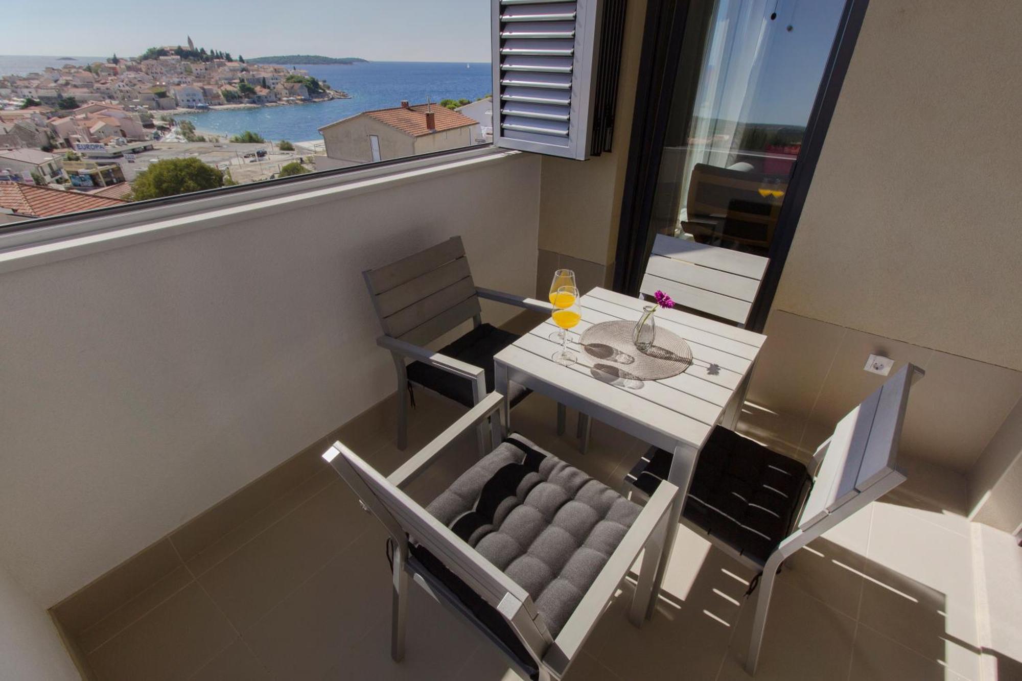 Apartments Zorka พรีมอชเตน ภายนอก รูปภาพ